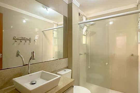 Banheiro de apartamento para alugar com 3 quartos, 74m² em Abraão, Florianópolis