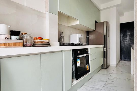 Cozinha de apartamento para alugar com 2 quartos, 52m² em Alphaville Empresarial, Barueri