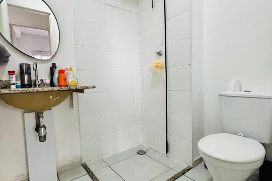 Banheiro de apartamento para alugar com 2 quartos, 52m² em Alphaville Empresarial, Barueri