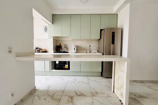 Cozinha de apartamento para alugar com 2 quartos, 52m² em Alphaville Empresarial, Barueri