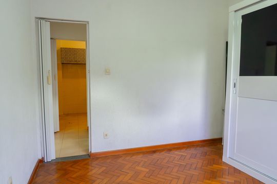 Quarto  de apartamento à venda com 1 quarto, 45m² em Grajaú, Rio de Janeiro