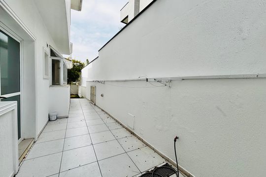 Corredor  de casa de condomínio para alugar com 5 quartos, 400m² em Alphaville Conde Ii, Barueri