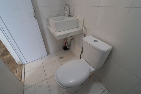 Banheiro externo de casa para alugar com 2 quartos, 94m² em Vila Lisboa, São Paulo