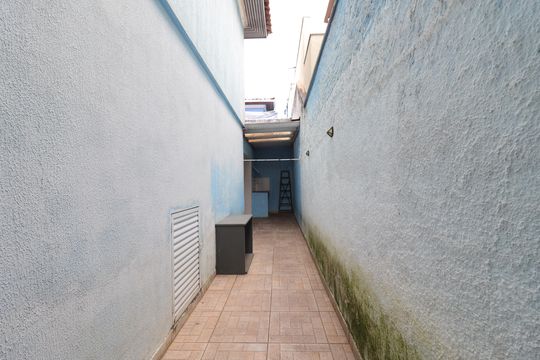 Corredor externo de casa para alugar com 2 quartos, 94m² em Vila Lisboa, São Paulo