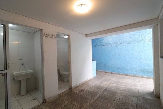 Quintal de casa para alugar com 2 quartos, 94m² em Vila Lisboa, São Paulo