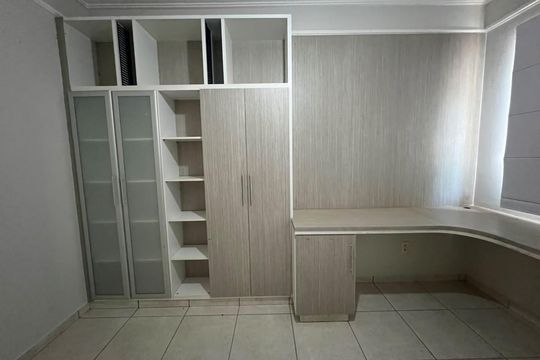 Escritório de casa para alugar com 4 quartos, 330m² em Morada da Colina, Uberlândia