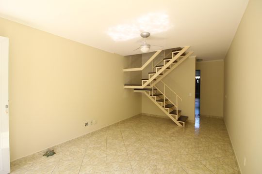 Sala de casa de condomínio à venda com 3 quartos, 120m² em Taquara, Rio de Janeiro