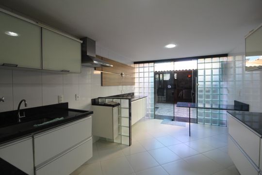 Cozinha de casa de condomínio à venda com 3 quartos, 120m² em Taquara, Rio de Janeiro