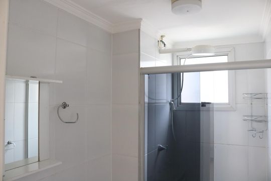 Banheiro de apartamento para alugar com 2 quartos, 45m² em Água Branca, São Paulo