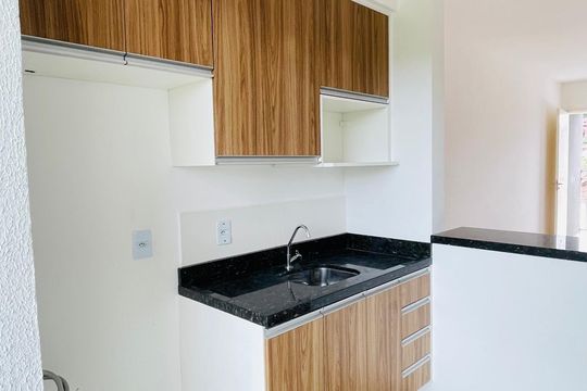 Cozinha de apartamento para alugar com 2 quartos, 47m² em Jardim Sandra, Cotia