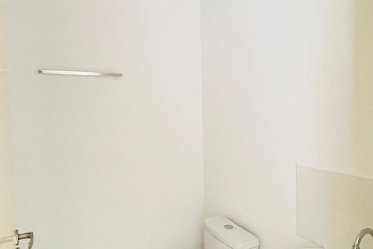 Banheiro de apartamento para alugar com 2 quartos, 47m² em Jardim Sandra, Cotia