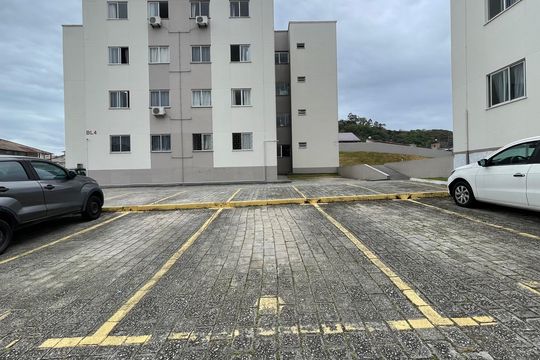 Garagem de apartamento para alugar com 2 quartos, 55m² em Jardim Araucária, São José