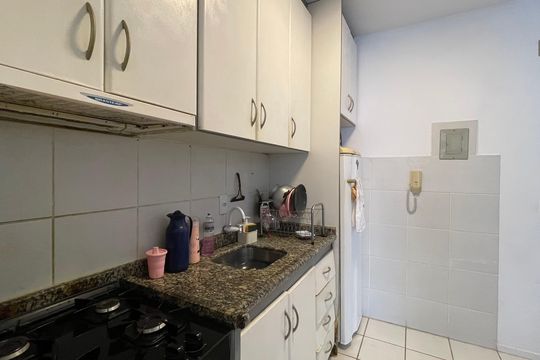 Cozinha de apartamento para alugar com 2 quartos, 55m² em Jardim Araucária, São José