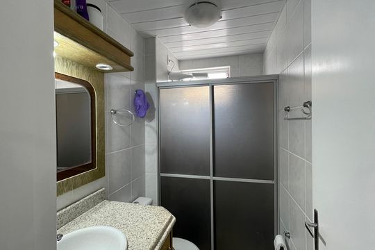 Banheiro de apartamento para alugar com 2 quartos, 55m² em Jardim Araucária, São José