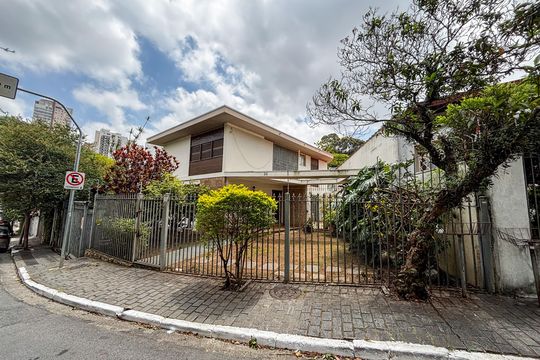 Casa para alugar com 3 quartos, 300m² em Vila Madalena, São Paulo