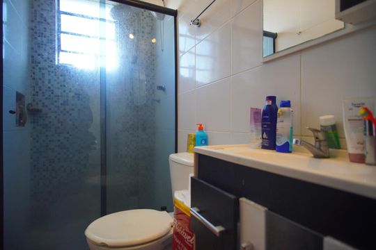 Banheiro Corredor de apartamento à venda com 2 quartos, 62m² em Jardim Botânico, Porto Alegre