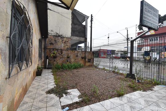 Quintal de casa à venda com 3 quartos, 140m² em Sítio Cercado, Curitiba
