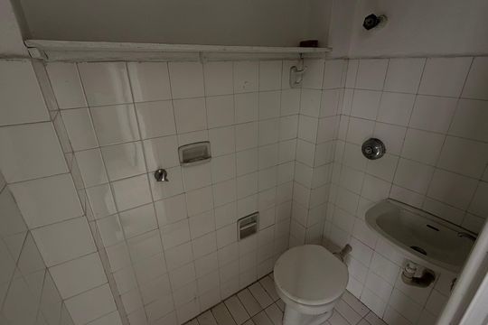 Banheiro Serviço de apartamento para alugar com 2 quartos, 74m² em Centro, Petrópolis