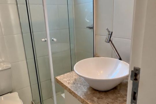 Banheiro de apartamento à venda com 2 quartos, 50m² em Jardim Myrian Moreira da Costa, Campinas
