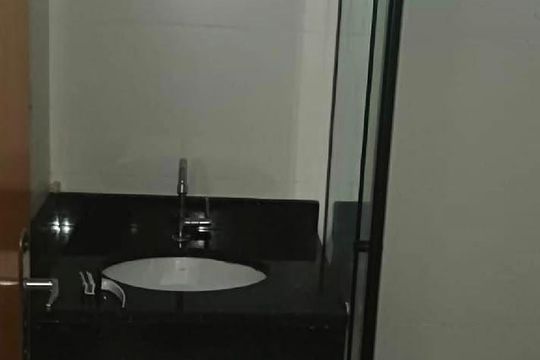 Banheiro de apartamento à venda com 1 quarto, 28m² em Vila Darli, São Paulo