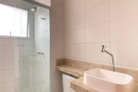 Banheiro de apartamento à venda com 2 quartos, 47m² em Jardim Boa Vista (zona Oeste), Osasco