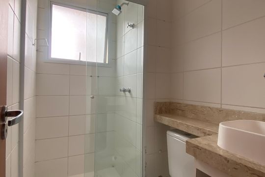 Banheiro de apartamento à venda com 2 quartos, 47m² em Jardim Boa Vista (zona Oeste), Osasco