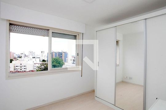 Quarto 1 de apartamento para alugar com 2 quartos, 138m² em Higienópolis, Porto Alegre
