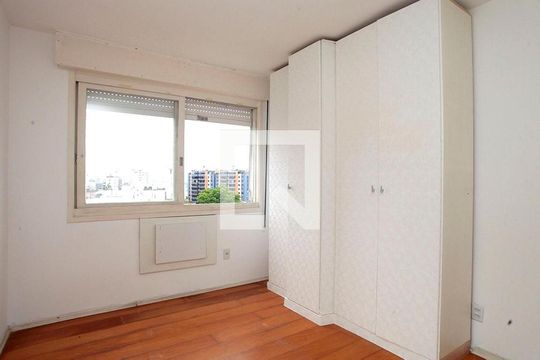 Quarto 2 de apartamento para alugar com 2 quartos, 138m² em Higienópolis, Porto Alegre