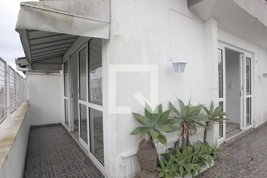 Área externa de apartamento para alugar com 2 quartos, 138m² em Higienópolis, Porto Alegre