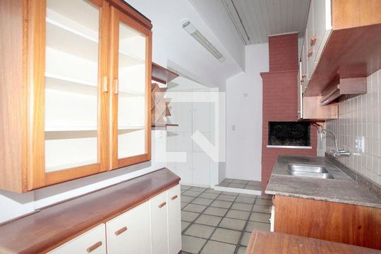 Cozinha de apartamento para alugar com 2 quartos, 138m² em Higienópolis, Porto Alegre