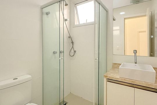 Banheiro da Suíte de apartamento para alugar com 2 quartos, 64m² em Ingleses do Rio Vermelho, Florianópolis