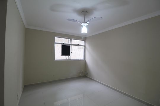 Sala de apartamento para alugar com 3 quartos, 56m² em Anil, Rio de Janeiro