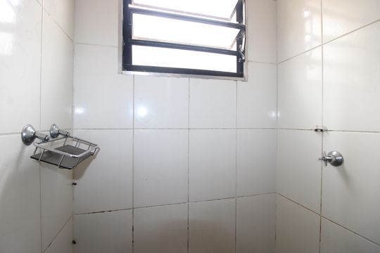 Banheiro de apartamento à venda com 2 quartos, 42m² em Conjunto Habitacional Santa Etelvina Ii, São Paulo