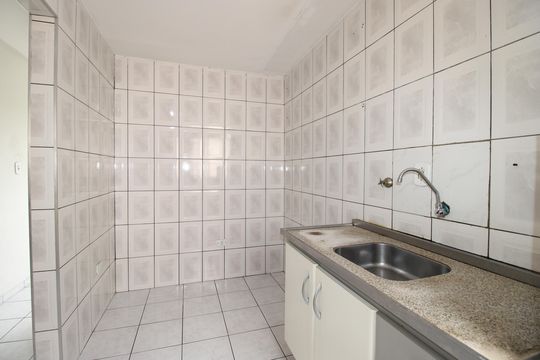 Cozinha de apartamento à venda com 2 quartos, 42m² em Conjunto Habitacional Santa Etelvina Ii, São Paulo