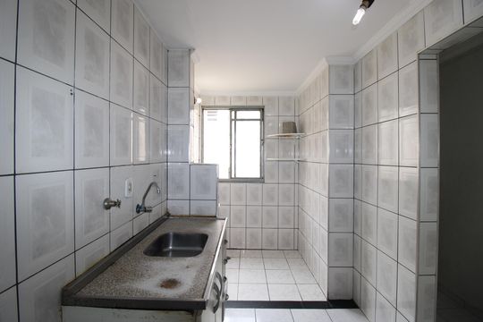 Cozinha de apartamento à venda com 2 quartos, 42m² em Conjunto Habitacional Santa Etelvina Ii, São Paulo