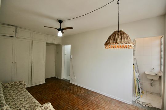 Sala de kitnet/studio para alugar com 1 quarto, 35m² em Embaré, Santos