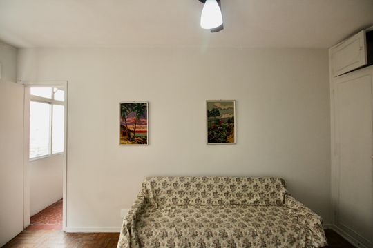 Sala de kitnet/studio para alugar com 1 quarto, 35m² em Embaré, Santos
