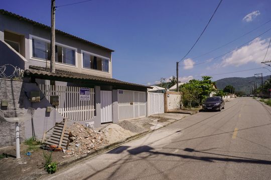 Fachada de casa para alugar com 2 quartos, 100m² em Itaipuaçu, Maricá
