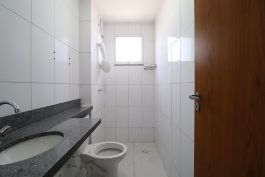 Banheiro Social de apartamento para alugar com 2 quartos, 62m² em Residencial Integração, Uberlândia