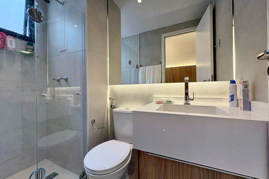 Banheiro Social de apartamento para alugar com 2 quartos, 41m² em Barra Olímpica, Rio de Janeiro