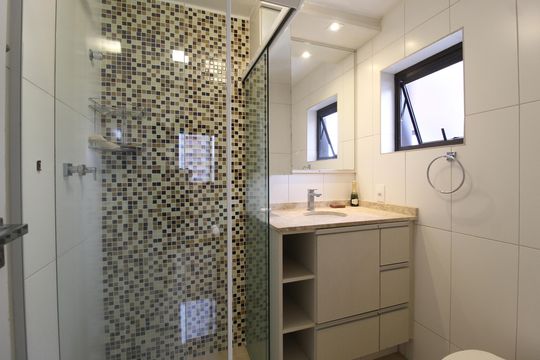 Banheiro da Suíte de apartamento à venda com 2 quartos, 52m² em Moema, São Paulo