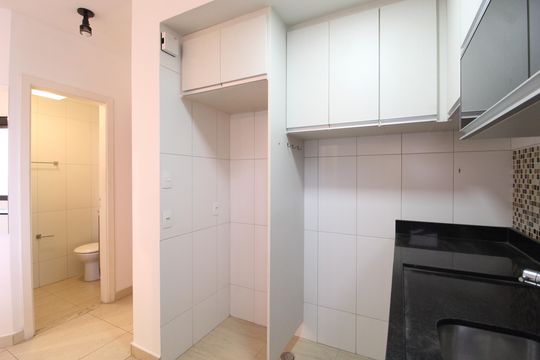 Cozinha de apartamento à venda com 2 quartos, 52m² em Moema, São Paulo