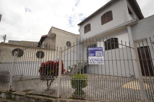 Fachada de casa à venda com 4 quartos, 219m² em Jardim Pilar, Santo André