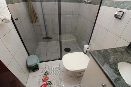 Banheiro Social de casa à venda com 3 quartos, 135m² em Vila Guilhermina, São Paulo
