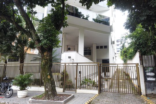 Fachada de apartamento para alugar com 2 quartos, 65m² em Jacarepaguá, Rio de Janeiro
