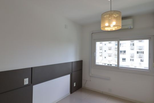 Suíte de apartamento à venda com 2 quartos, 75m² em São Sebastião, Porto Alegre