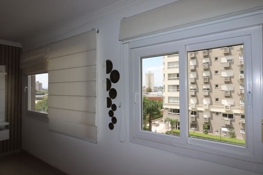 Janela da Sala de apartamento à venda com 2 quartos, 75m² em São Sebastião, Porto Alegre