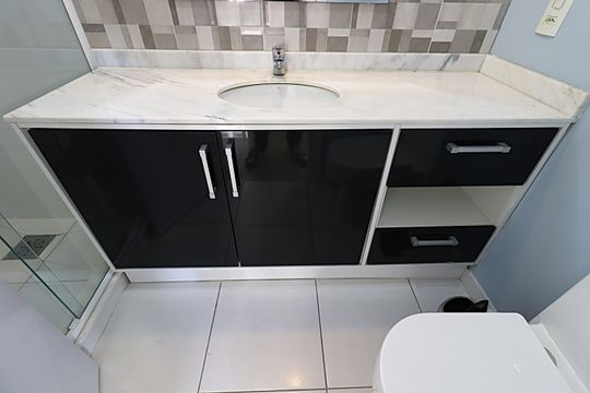 Banheiro Social de apartamento à venda com 2 quartos, 75m² em São Sebastião, Porto Alegre