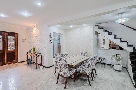 Casa à venda com 5 quartos, 300m² em Vila Granada, São Paulo
