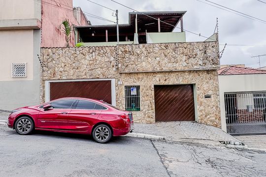 Fachada de casa à venda com 5 quartos, 300m² em Vila Granada, São Paulo